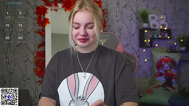 Snapshot of Moon_Valkyrie chatting on 10/14/25, 09:10 Moon Valkyrie online show from 10/14/25, 09:10