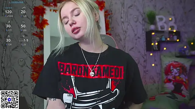 Snapshot of Moon_Valkyrie chatting on 10/19/25, 11:22 Moon Valkyrie online show from 10/19/25, 11:22