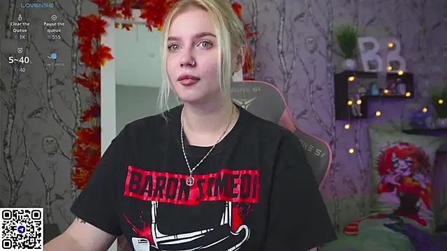 Snapshot of Moon_Valkyrie chatting on 10/21/25, 07:53 Moon Valkyrie online show from 10/21/25, 07:53