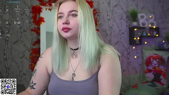 Snapshot of Moon_Valkyrie chatting on 10/23/25, 08:35 Moon Valkyrie online show from 10/23/25, 08:35