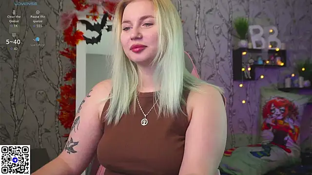 Snapshot of Moon_Valkyrie chatting on 11/02/25, 07:11 Moon Valkyrie online show from 11/02/25, 07:11