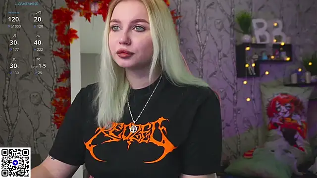 Snapshot of Moon_Valkyrie chatting on 11/11/25, 08:47 Moon Valkyrie online show from 11/11/25, 08:47