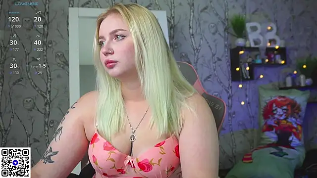 Snapshot of Moon_Valkyrie chatting on 12/15/25, 09:13 Moon Valkyrie online show from 12/15/25, 09:13