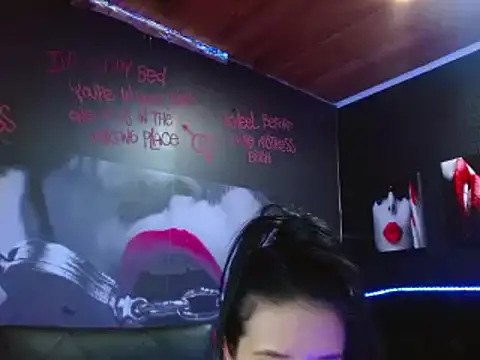 Snapshot of VALERY_MEER chatting on 12/12/24, 06:21 VALERY MEER online show from 12/12/24, 06:21