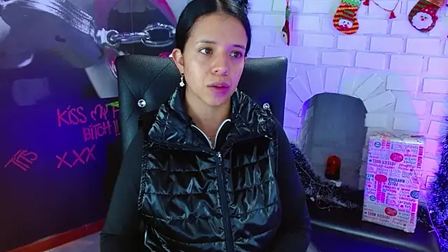 Snapshot of VALERY_MEER chatting on 12/23/24, 11:57 VALERY MEER online show from 12/23/24, 11:57