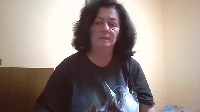 Snapshot of GypsiQueen2 chatting on 06/07/26, 06:44 GypsiQueen2 online show from 06/07/26, 06:44