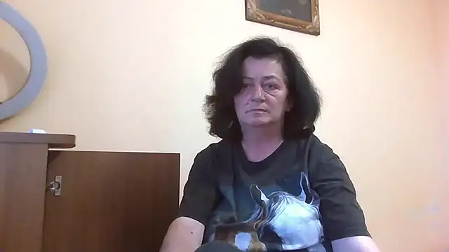 Snapshot of GypsiQueen2 chatting on 06/15/26, 06:21 GypsiQueen2 online show from 06/15/26, 06:21