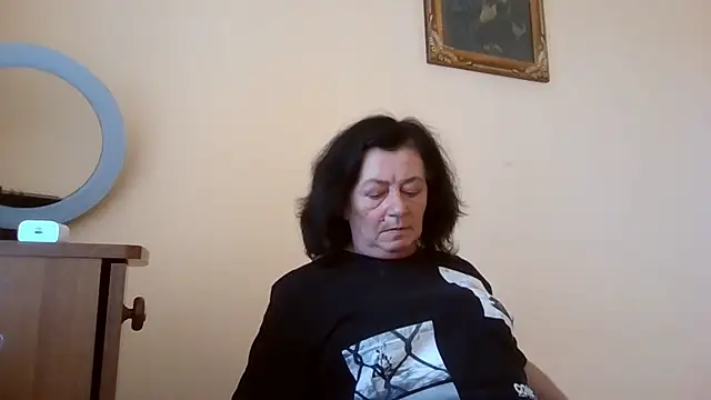 Snapshot of GypsiQueen2 chatting on 06/21/26, 11:46 GypsiQueen2 online show from 06/21/26, 11:46