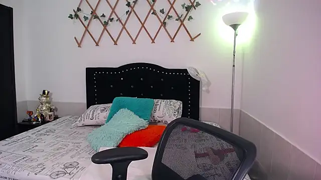 naughty girl 4u online show from 12/15/25, 05:06