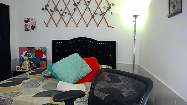 naughty girl 4u online show from 04/30/26, 08:15