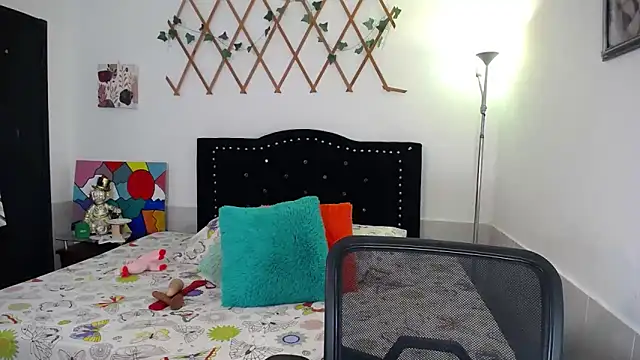 naughty girl 4u online show from 06/17/26, 08:39