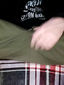 Snapshot of drivingguy chatting on 12/18/25, 12:27 drivingguy online show from 12/18/25, 12:27