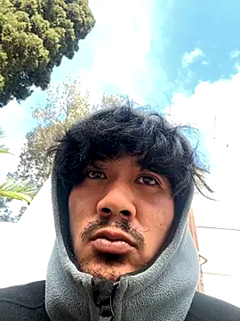 Snapshot of juniiorre chatting on 11/19/25, 11:10 juniiorre online show from 11/19/25, 11:10