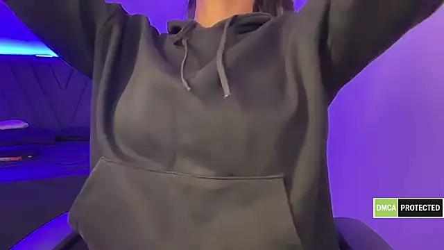 Snapshot of Hottie_ishuu chatting on 11/16/25, 05:51 Hottie ishuu online show from 11/16/25, 05:51