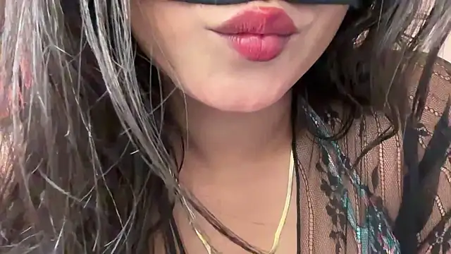 Hottie ishuu online show from 01/17/26, 06:22