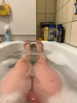 Snapshot of David19932908 chatting on 12/16/24, 06:27 David19932908 online show from 12/16/24, 06:27