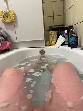 Snapshot of David19932908 chatting on 02/11/25, 04:24 David19932908 online show from 02/11/25, 04:24