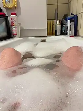 Snapshot of David19932908 chatting on 12/02/25, 12:43 David19932908 online show from 12/02/25, 12:43