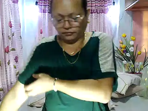 Snapshot of UrAsianPrincessDanie chatting on 03/14/25, 01:05 UrAsianPrincessDanie online show from 03/14/25, 01:05