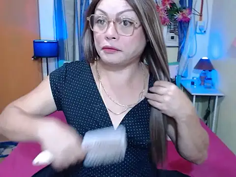 Snapshot of UrAsianPrincessDanie chatting on 11/20/25, 12:11 UrAsianPrincessDanie online show from 11/20/25, 12:11