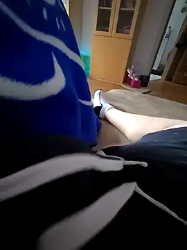 Snapshot of DauerGeilDaddy chatting on 10/27/25, 03:05 DauerGeilDaddy online show from 10/27/25, 03:05