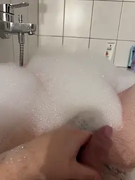 Snapshot of DauerGeilDaddy chatting on 11/26/25, 04:08 DauerGeilDaddy online show from 11/26/25, 04:08