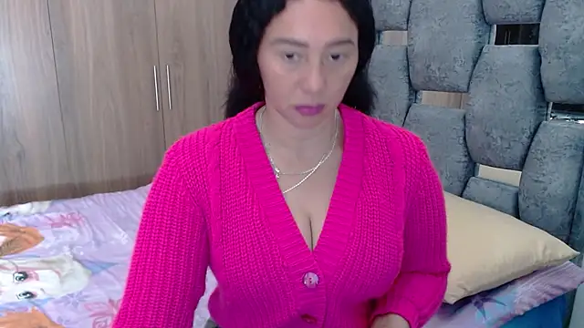 sara hott 1 online show from 01/17/25, 04:57