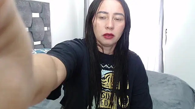 Snapshot of sara_hott_1 chatting on 05/13/26, 03:20 sara hott 1 online show from 05/13/26, 03:20