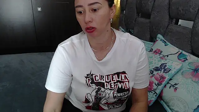Snapshot of sara_hott_1 chatting on 07/22/26, 03:26 sara hott 1 online show from 07/22/26, 03:26