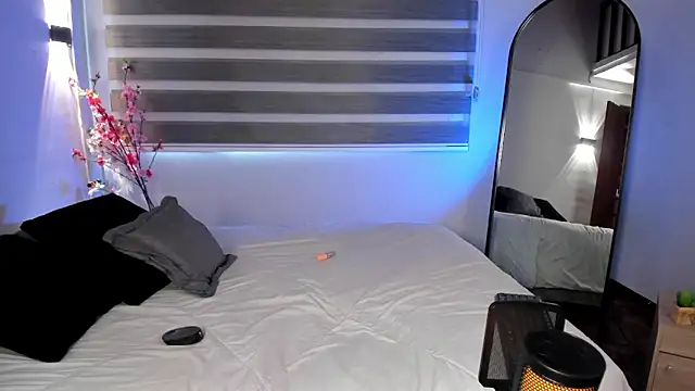 MERIDA TAYLOR online show from 09/17/25, 01:02