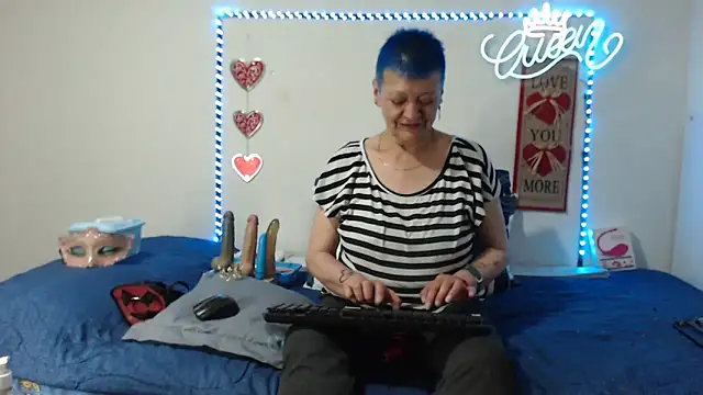 loquitaqueen011 online show from 09/08/25, 10:09