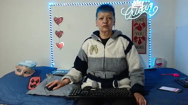 loquitaqueen011 online show from 09/17/25, 04:52