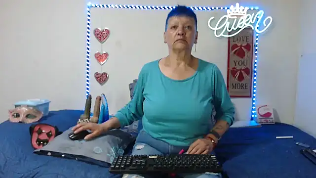 loquitaqueen011 online show from 05/19/26, 09:43