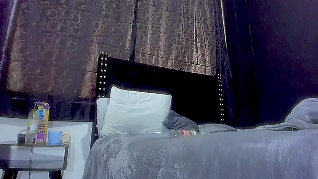 Snapshot of amareto_queen chatting on 09/15/25, 06:30 amareto queen online show from 09/15/25, 06:30