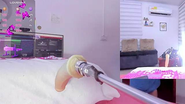 Snapshot of Soraya_Davis chatting on 09/28/25, 09:25 Soraya Davis online show from 09/28/25, 09:25