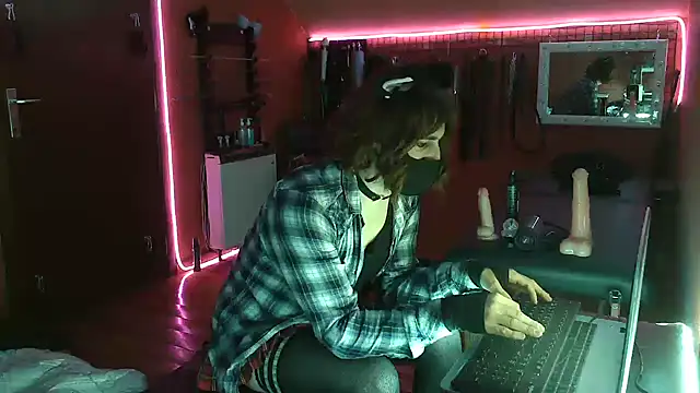 Snapshot of Ginny-the-bdsm-nympho chatting on 03/16/25, 06:01 Ginny-the-bdsm-nympho online show from 03/16/25, 06:01