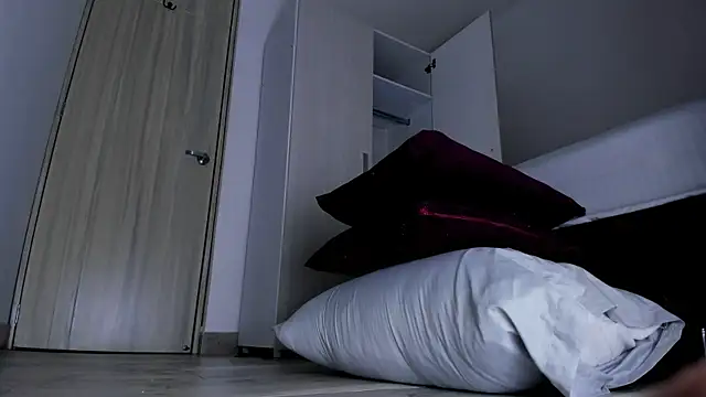 Skarleth69 online show from 11/11/25, 01:05