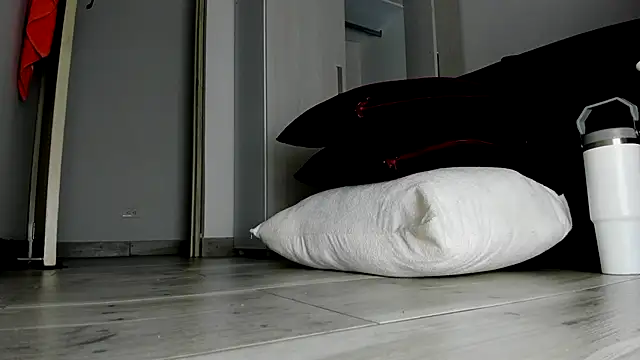 Skarleth69 online show from 12/03/25, 02:52