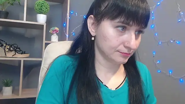 NinaFlawlees online show from 11/22/25, 12:37