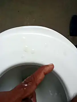 Snapshot of robinsan1010 chatting on 03/10/25, 05:43 robinsan1010 online show from 03/10/25, 05:43