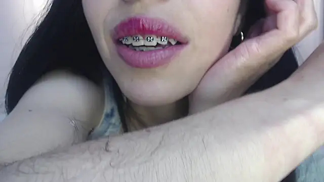 adriscute online show from 02/08/25, 11:24