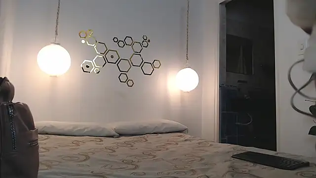 adriscute online show from 03/18/25, 04:26