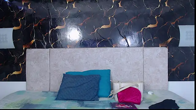 adriscute online show from 03/25/26, 02:23