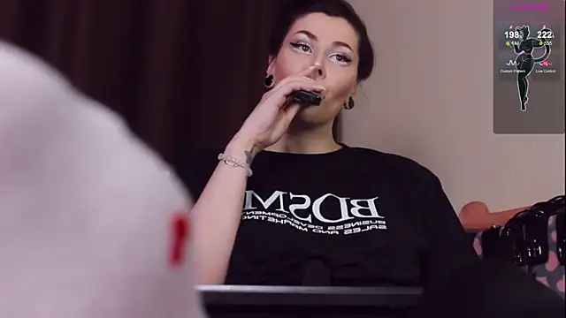 Snapshot of Luna_Blake chatting on 02/06/25, 04:14 Luna Blake online show from 02/06/25, 04:14