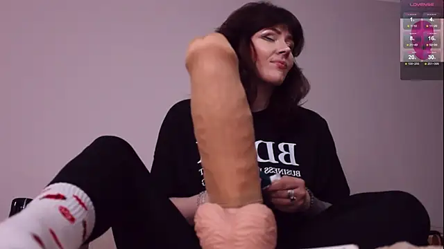 Snapshot of Luna_Blake chatting on 10/25/25, 10:34 Luna Blake online show from 10/25/25, 10:34