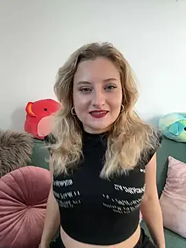 Snapshot of MileySummer chatting on 03/01/25, 09:18 MileySummer online show from 03/01/25, 09:18