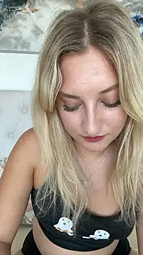 Snapshot of MileySummer chatting on 10/01/25, 07:36 MileySummer online show from 10/01/25, 07:36