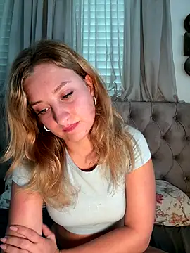 Snapshot of MileySummer chatting on 11/11/25, 02:17 MileySummer online show from 11/11/25, 02:17