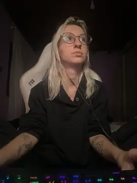 Snapshot of bunnydark00 chatting on 09/28/25, 12:05 bunnydark00 online show from 09/28/25, 12:05