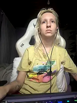 bunnydark00 online show from 11/18/25, 02:06